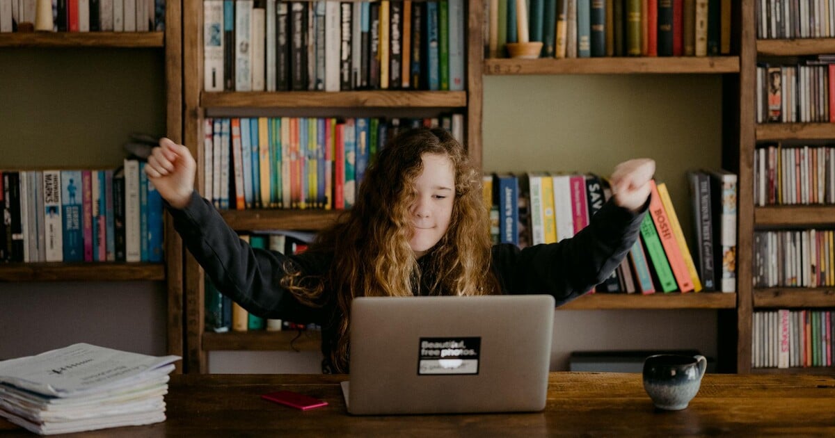 Píšeš bakalářku, diplomku nebo seminárku? Tyto AI nástroje ti pomůžou stát se hvězdou