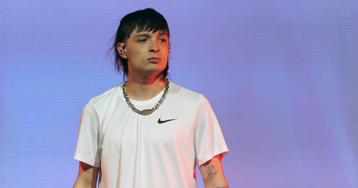 Mexická pěvecká hvězda chválící El Chapa má problém. Nepřátelský kartel mu vyhrožuje smrtí, pokud vystoupí v jejich městě