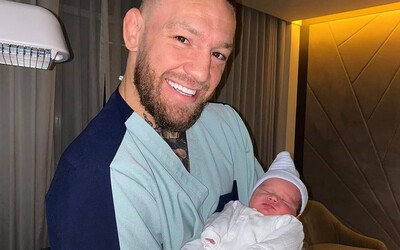 Conor McGregor sa na Instagrame pochválil fotografiou s novorodeným synom.