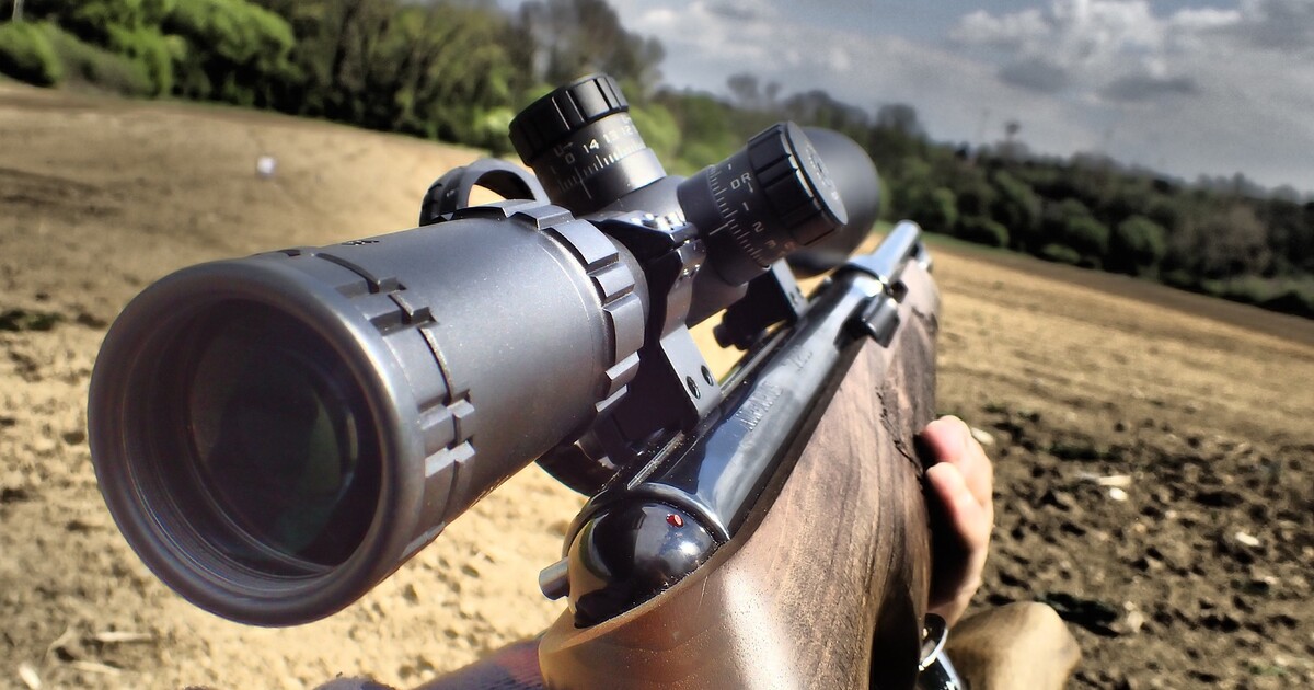 Lovec v Číně postřelil vzduchovkou muže, spletl si ho se zajícem