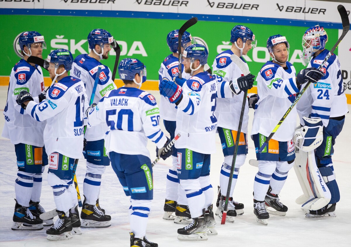 Slovenskí hokejisti sa radujú po víťazstve 3:2 nad Nemeckom. 