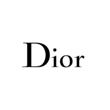 Ktorý dizajnér je aktuálne kreatívnym riaditeľom módneho domu Dior? 