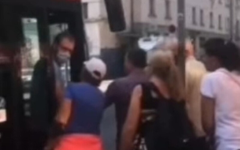 VIDEO: „Vytiahneme ťa z trolejbusu a dostaneš na p*ču,“ vyhrážal sa muž bez rúška vodičovi MHD.