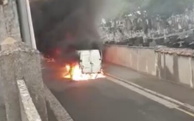 Ozbrojení zloději v Lyonu zaútočili na obrněné vozidlo a ukradli 9 milionů eur. Jde o druhou největší loupež ve Francii.
