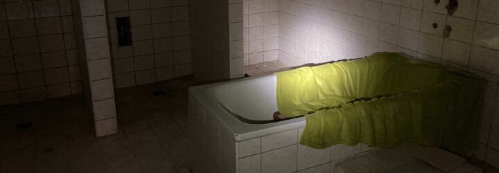 Vaňa ustlaná ako posteľ a mŕtvolný zápach rozkladu: aké iné desivé tajomstvá ukrýva bývalá psychiatrická liečebňa v Sokolovciach?