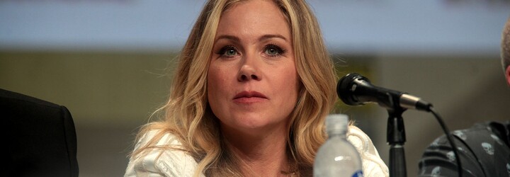 Christina Applegate promluvila o závažné diagnóze, se kterou natáčela pro Netflix