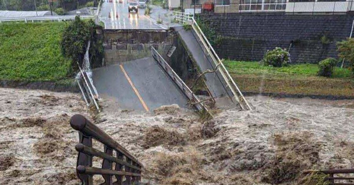 Video: Japonsko bojuje se záplavami, úřady evakuovaly 360 tisíc obyvatel