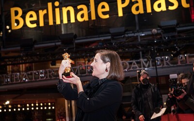 Filmový festival Berlinale 2022 zná své vítěze. Hlavní cenu si odneslo španělské drama Alcarrás.