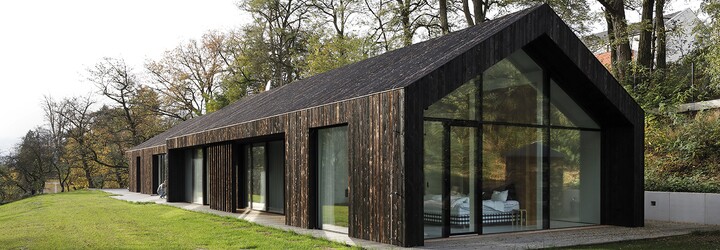 Skandinávie v blízkosti Prahy. Domácí architekti navrhli bydlení jako vystřižené ze švédské přírody
