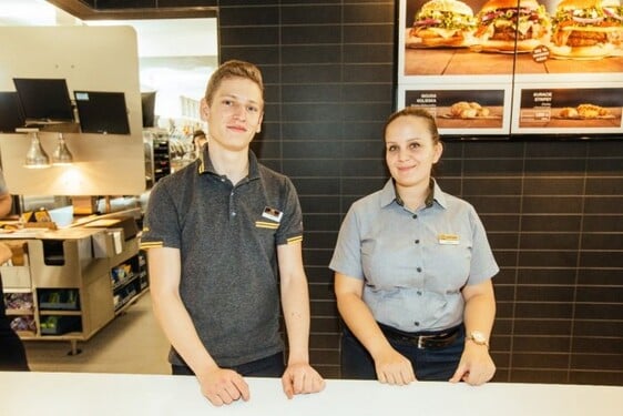 Spoločnosti McDonald‘s sa na Slovensku podarilo opäť umiestniť v top rebríčku ako najzamestnávateľ za rok 2022. Myslíš si, že je to pravda?