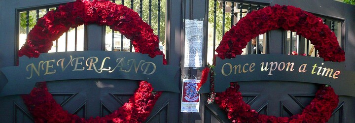 Michael Jackson nemohl zneužít chlapce v době, kdy to on tvrdí, uznal režisér dokumentu Leaving Neverland