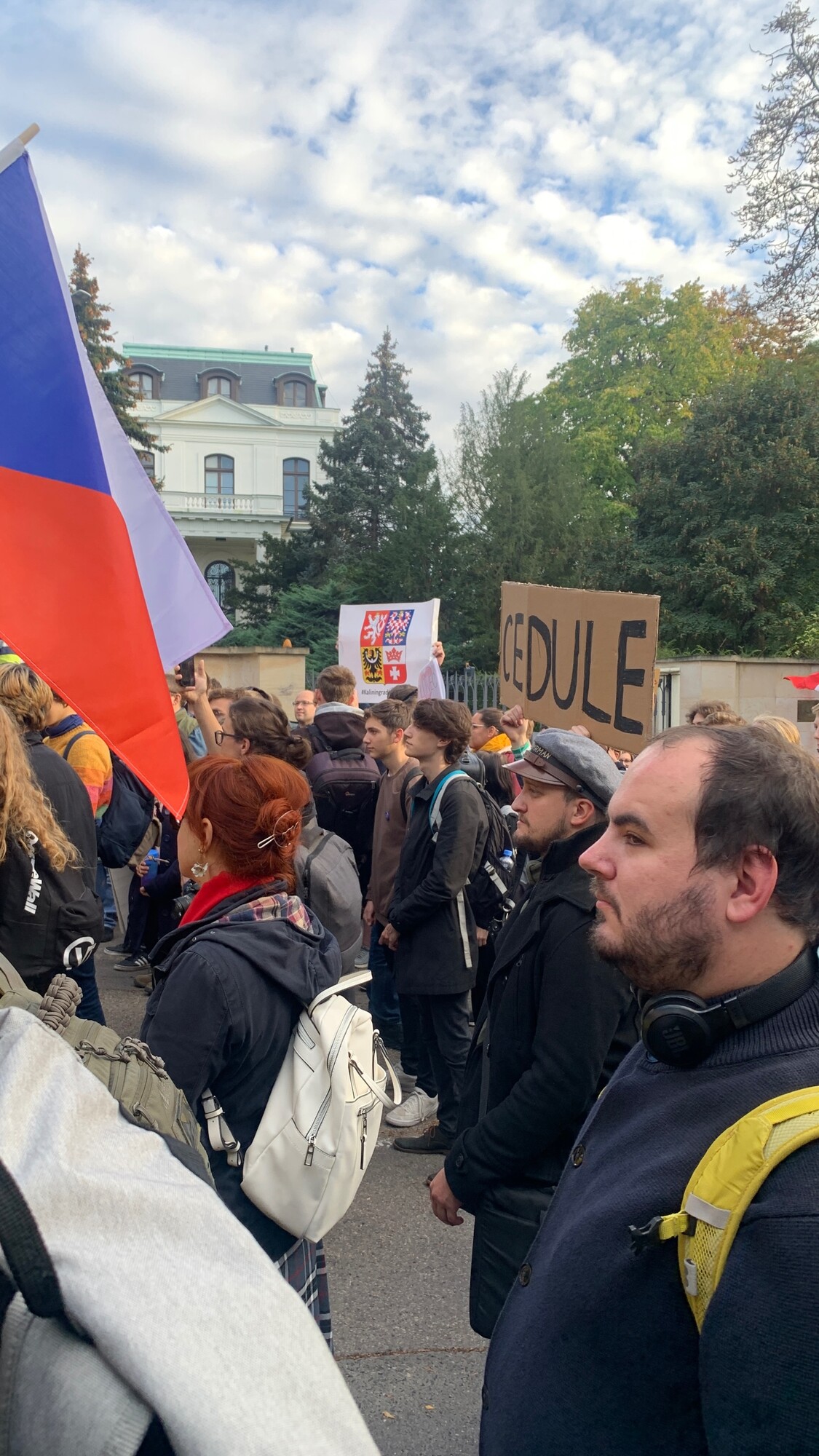 Demonstrace za anexi Královce Českou republikou před ruskou ambasádou.