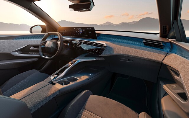 Nový Peugeot 3008 odhaľuje svoj revolučný interiér. Futuristický dizajn a veľké obrazovky dopĺňajú kvalitné materiály