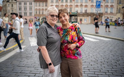 Lidé z duhového průvodu Prague Pride: Na ulici se bojím vzít přítelkyni za ruku. Budu bojovat za práva jakékoli menšiny
