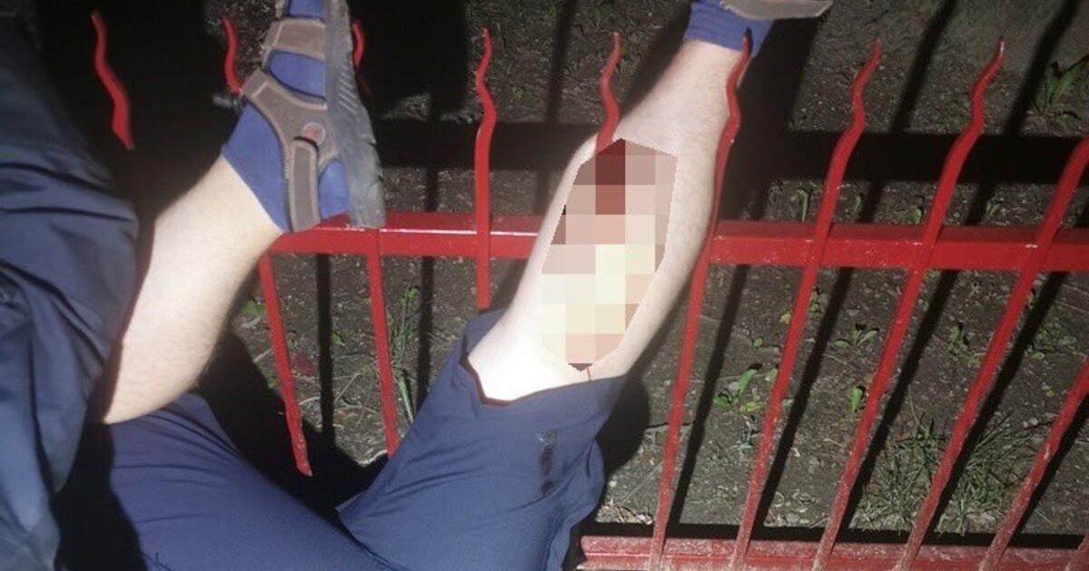 To je hrot: Muž z Pardubic se napíchnul na plot jako lidský špekáček