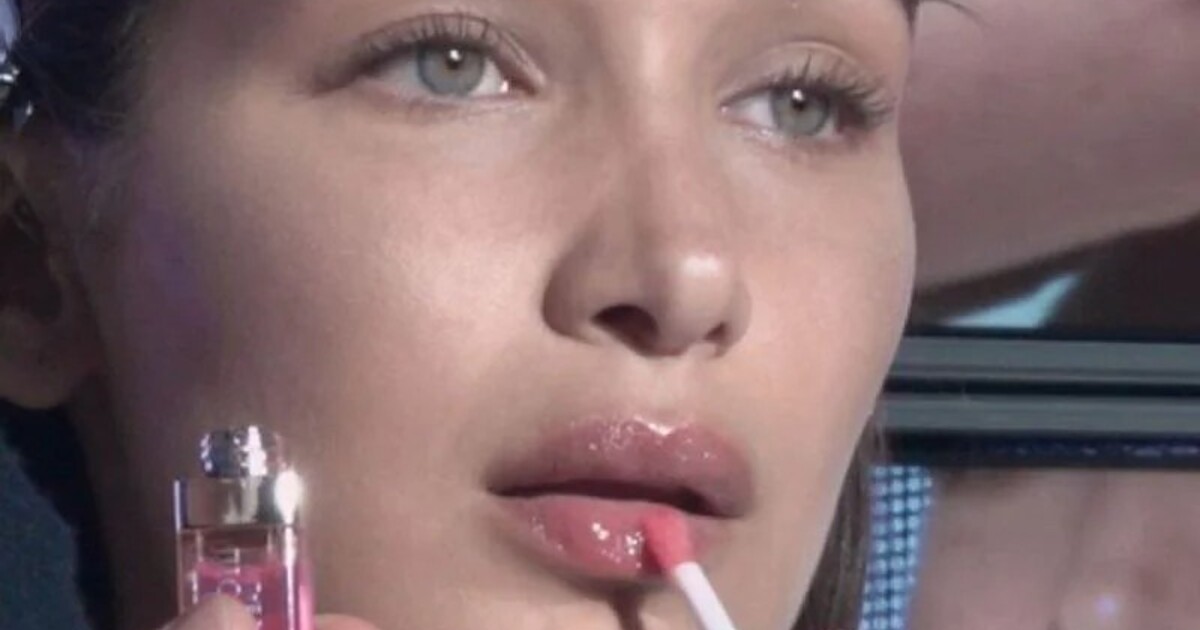 Toto jsou nejvirálnější oleje na rty z TikToku od 70 korun, které ti vytvoří rty, jaké má Bella Hadid