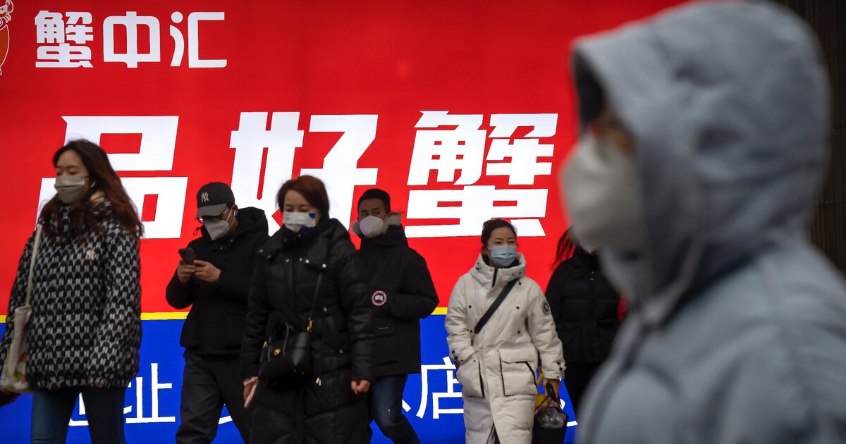 Čína počítá s další vlnou koronaviru. Nakazí se až 65 milionů lidí týdně