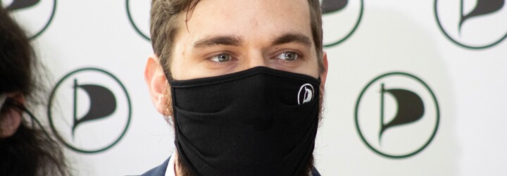 Poslanec Pirátů prosazuje vznik míst, na nichž by lidé mohli bezpečně užívat drogy. Stříkačky zmizí z parků, tvrdí