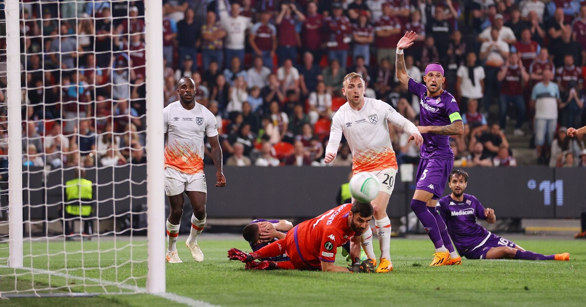 Čeští fotbalisté Souček s Coufalem získali titul EKL. West Ham porazil Fiorentinu v pražském Edenu