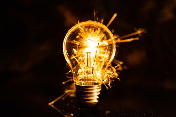 Vieš, v ktorom roku Edison rozsvietil prvú žiarovku?