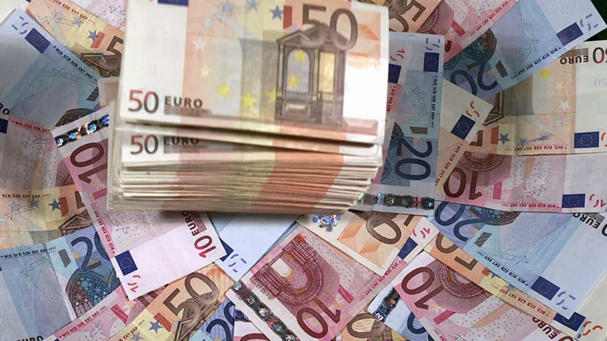 peníze euro