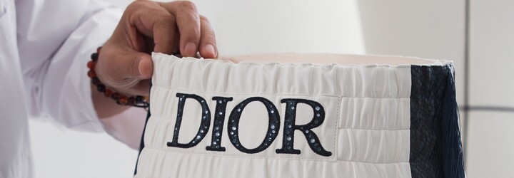 Boxer Ryan Garcia knokautoval svojho súpera v outfite od módneho domu Dior. Na župane mal tritisíc krištáľov