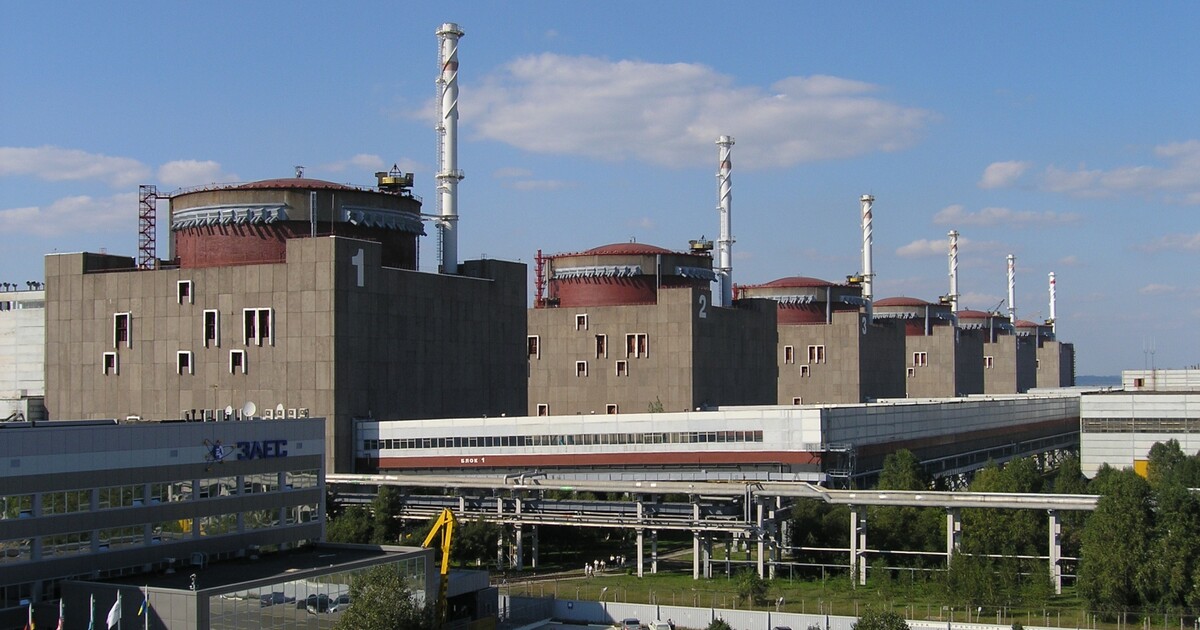 Rusové evakuují města v blízkosti Záporožské jaderné elektrárny. V panice se vytvořily pětihodinové kolony