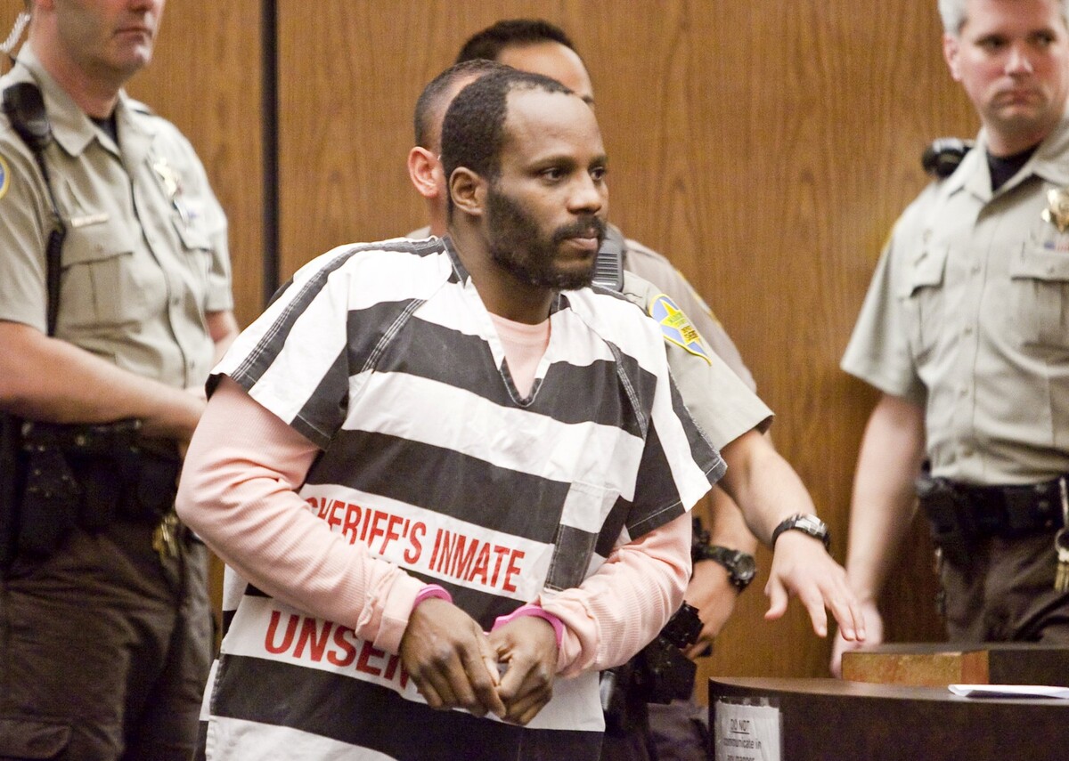 DMX na snímke kráča do súdnej siene pre vynesenie rozsudku 30. januára 2009 v Phoenixe.