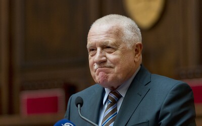 Václav Klaus se připojil k Nohavicovi a Puškinovu medaili nevrátí. „Odmítám laciné rusobijství,“ uvedl.