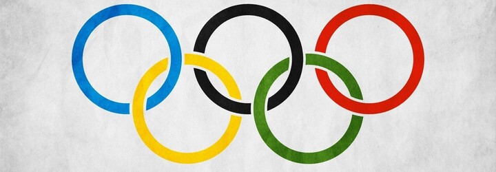 Lyžiar pobozkal na olympiáde svojho priateľa a podčiarkol, ako ďaleko sa už spoločnosť pohla. Pred 4 rokmi v Rusku na to odvahu nenašiel