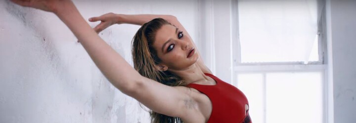 Gigi Hadid šokovala vo videu fanúšikov. Vraj si neoholila podpazušie, v skutočnosti však za všetko môže bunda