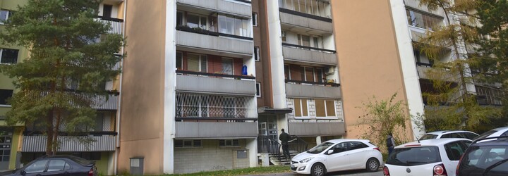 Tříleté plačící dceři hrozila, že ji hodí z balkonu v 6. patře. Ruska své dítě nakonec neudržela a pustila ho na zem