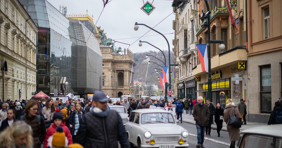 Oslavy 17. listopadu ovlivní dopravu v Praze. Takhle budou jezdit tramvaje