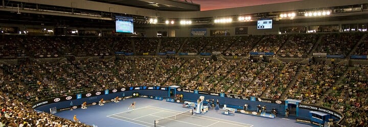 Rozprávkové vyvrcholenie Australian Open! Roger Federer sa po päťsetovej dráme raduje z víťazstva