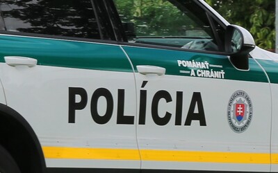 Opití agresori rozbili dvere domu, vošli dnu a zmlátili päsťami a palicou muža. Teraz im hrozí 10 rokov za mrežami.