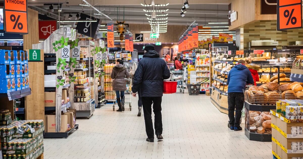 Otevírací doba 28. září: Kde si můžeš nakoupit a které obchody musí mít zavřeno?