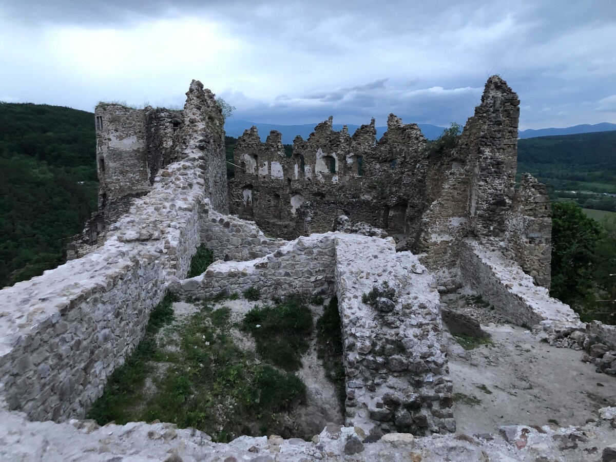 Na obnove hradu sa stále pracuje.