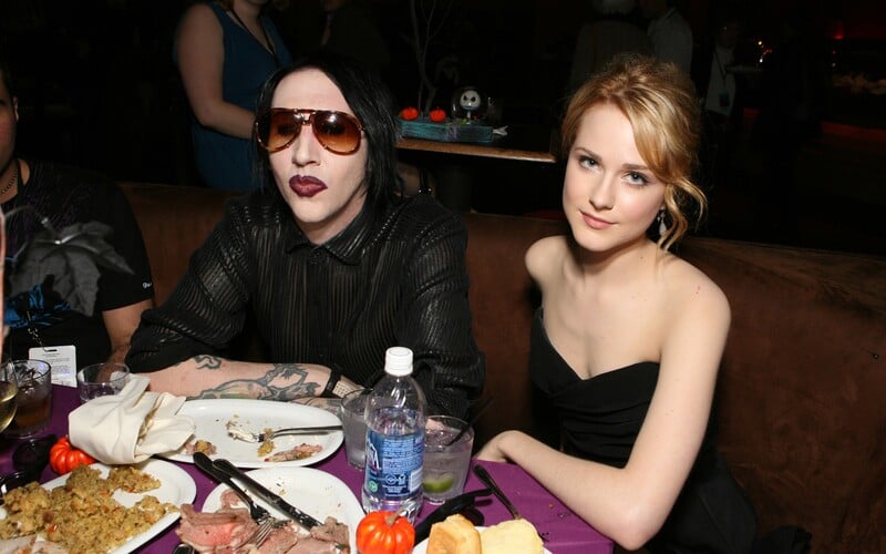 Marilyn Manson měl mít doma speciální místnost pro „zlobivé holky“. Zvukotěsný pokoj údajně používal k mučení žen.