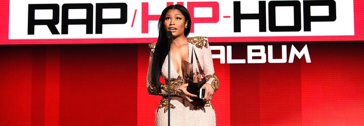 Čo mali oblečené celebrity na udeľovaní American Music Awards a kto si odniesol najviac cien?