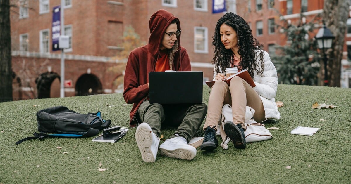 University of New York in Prague rozšiřuje program Business Administration o tři nová zaměření