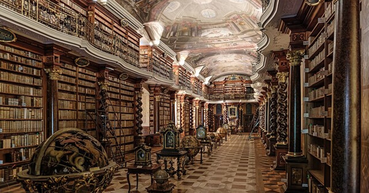 Dan Brown prozradil svých pět oblíbených míst v Praze. Řekl, co ho na nich fascinuje