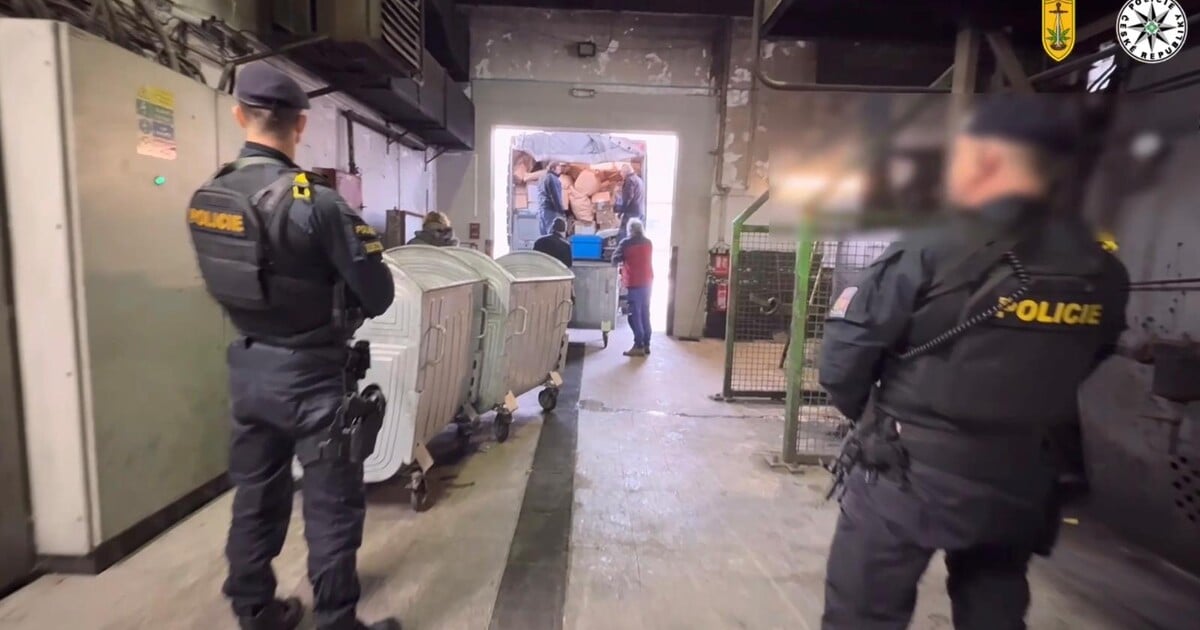 Policie spálila přes tři tuny drog, z toho tunu kokainu. Černý trh přišel o miliardy