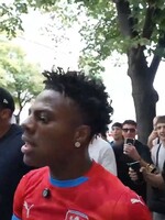 AKTUÁLNE: Americký youtuber Speed vysiela z Prahy