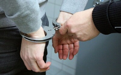 AKTUÁLNĚ: Anonym vyhrožoval střelbou na Filozofické fakultě v Ostravě, byl dopaden
