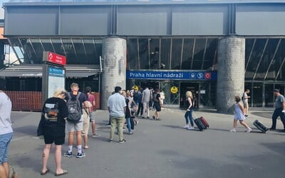 AKTUÁLNĚ: Evakuace hlavního nádraží v Praze. Na místě je pyrotechnik