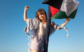 AKTUÁLNĚ: Greta Thunberg byla zajata izraelskými silami. Do Palestiny se plavila i s hvězdou Hry o trůny