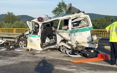 AKTUÁLNE: Hasičov na diaľnici pri zásahu zrazilo auto, hlásia dvoch mŕtvych. Na miesto tragickej nehody mieri minister vnútra