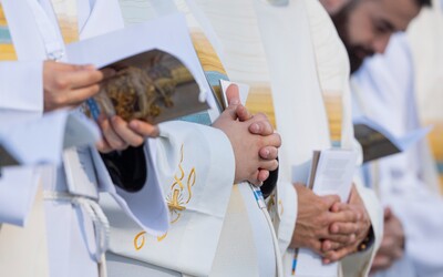 AKTUÁLNE: Kňaza z Poľska obvinili z vraždy. Obhorené telo jeho obete objavil cyklista