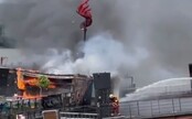 AKTUÁLNE: Na Dunaji horí obľúbený bratislavský podnik Pink Whale. Pri požiari zasahuje množstvo hasičov