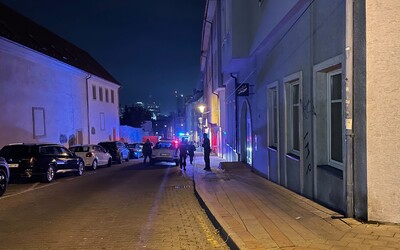 AKTUÁLNE: Na Zámockej ulici v Bratislave došlo k streľbe, dvaja ľudia zomreli. Útočník je na úteku, pátral po ňom aj vrtuľník